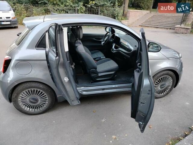 Серый Фиат 500e, объемом двигателя 0 л и пробегом 3 тыс. км за 12500 $, фото 1 на Automoto.ua