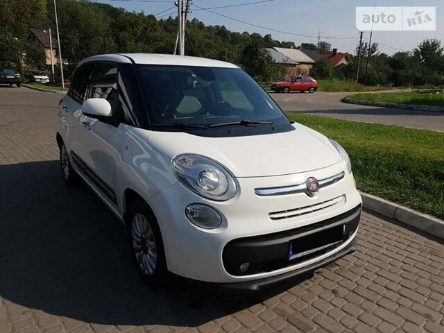 Белый Фиат 500L, объемом двигателя 1.3 л и пробегом 125 тыс. км за 11999 $, фото 1 на Automoto.ua