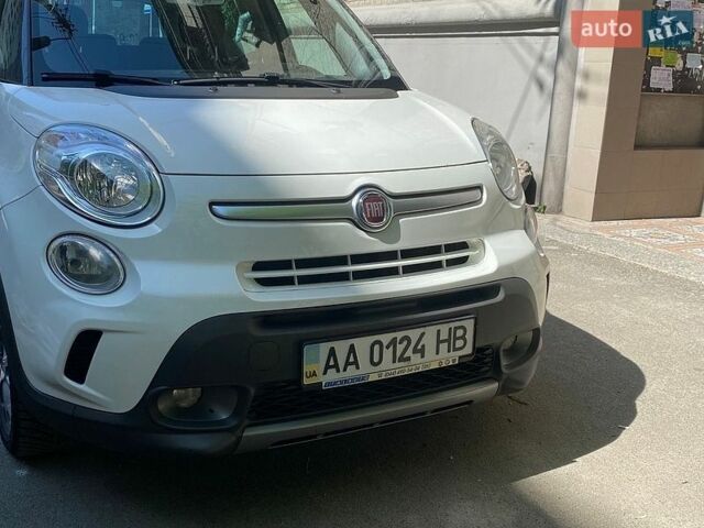 Белый Фиат 500L, объемом двигателя 1.25 л и пробегом 118 тыс. км за 10000 $, фото 1 на Automoto.ua