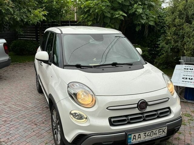 Белый Фиат 500L, объемом двигателя 1.3 л и пробегом 170 тыс. км за 10700 $, фото 1 на Automoto.ua