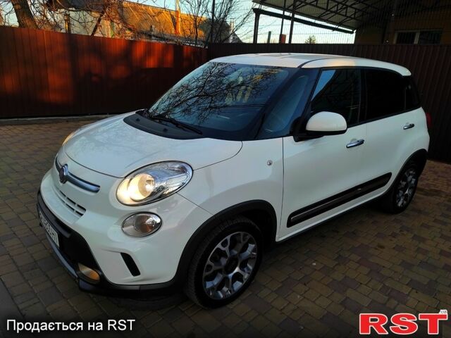 Белый Фиат 500L, объемом двигателя 1.2 л и пробегом 177 тыс. км за 7400 $, фото 1 на Automoto.ua