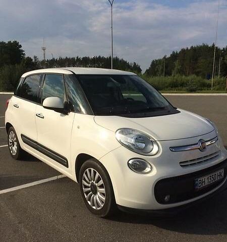 Белый Фиат 500L, объемом двигателя 1.3 л и пробегом 61 тыс. км за 12900 $, фото 1 на Automoto.ua