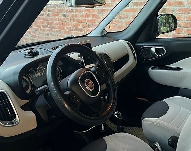 Черный Фиат 500L, объемом двигателя 1.4 л и пробегом 69 тыс. км за 9500 $, фото 1 на Automoto.ua