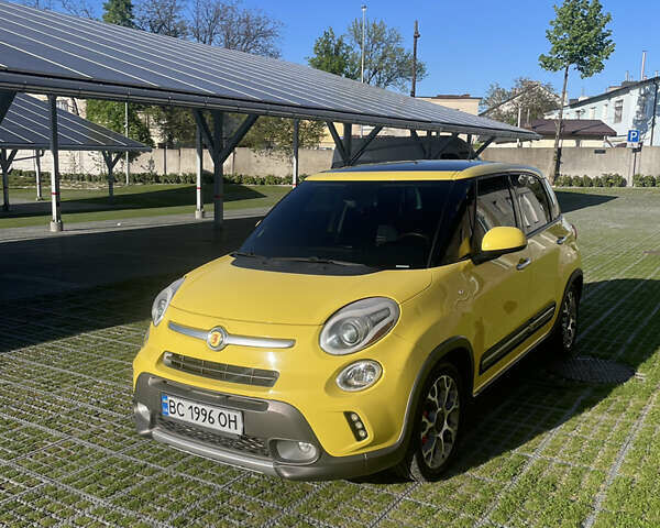 Жовтий Фіат 500L, об'ємом двигуна 1.4 л та пробігом 77 тис. км за 9000 $, фото 1 на Automoto.ua
