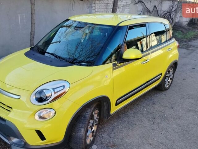 Желтый Фиат 500L, объемом двигателя 1.4 л и пробегом 144 тыс. км за 7700 $, фото 1 на Automoto.ua