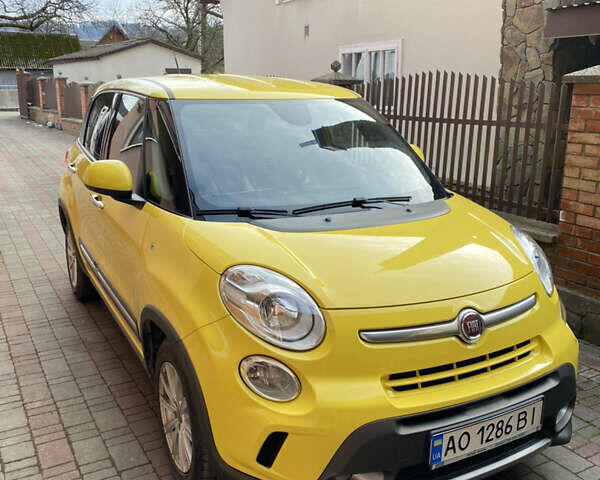 Желтый Фиат 500L, объемом двигателя 1.2 л и пробегом 74 тыс. км за 8900 $, фото 1 на Automoto.ua
