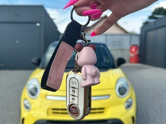 Желтый Фиат 500L, объемом двигателя 1.4 л и пробегом 74 тыс. км за 10500 $, фото 1 на Automoto.ua