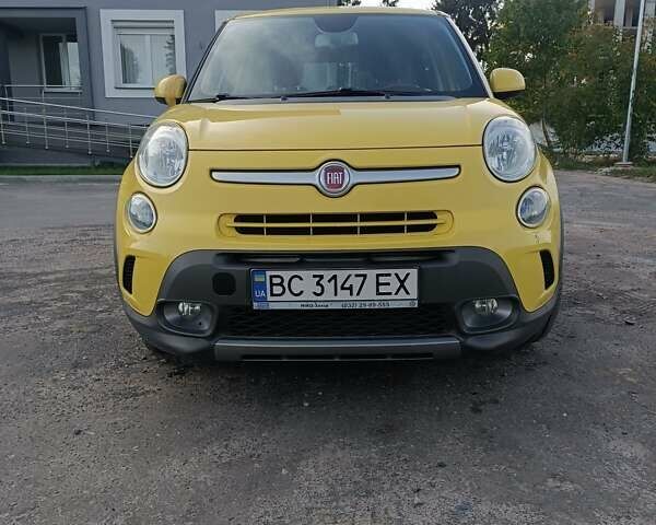 Желтый Фиат 500L, объемом двигателя 1.25 л и пробегом 85 тыс. км за 15000 $, фото 1 на Automoto.ua