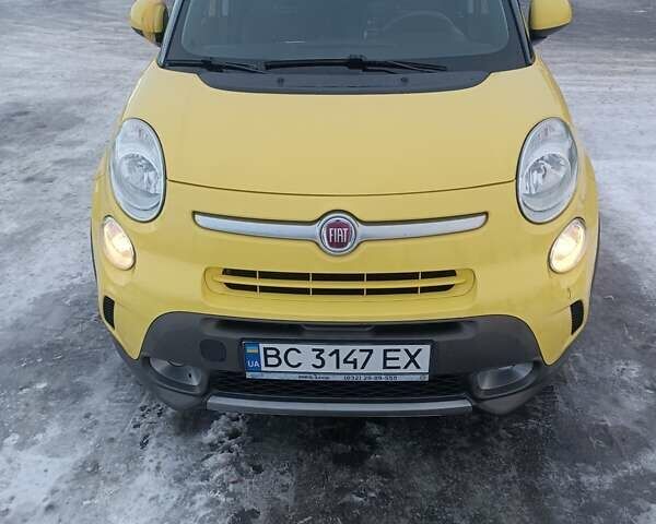 Желтый Фиат 500L, объемом двигателя 1.25 л и пробегом 88 тыс. км за 13500 $, фото 1 на Automoto.ua