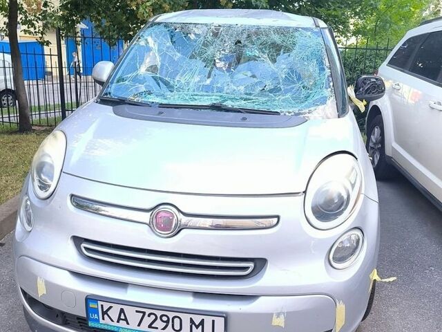 Серый Фиат 500L, объемом двигателя 1.4 л и пробегом 169 тыс. км за 3500 $, фото 1 на Automoto.ua