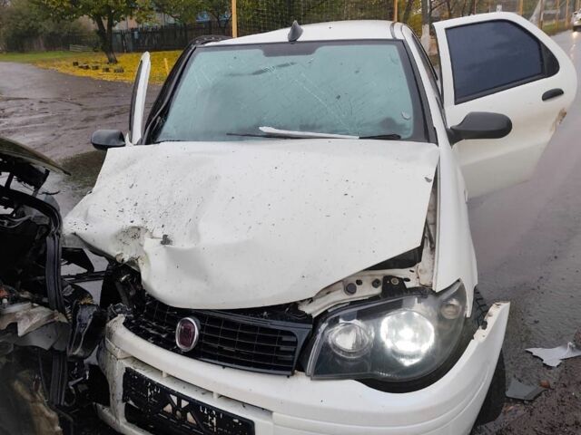 Білий Фіат Альбеа, об'ємом двигуна 1.4 л та пробігом 170 тис. км за 2000 $, фото 1 на Automoto.ua