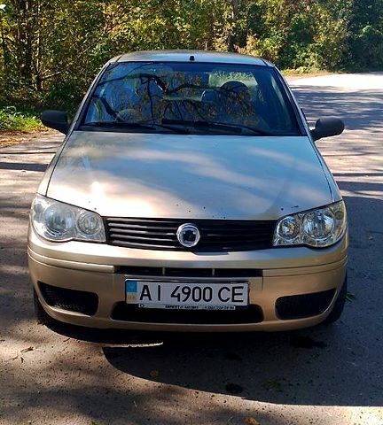 Сірий Фіат Альбеа, об'ємом двигуна 1.4 л та пробігом 200 тис. км за 1950 $, фото 1 на Automoto.ua