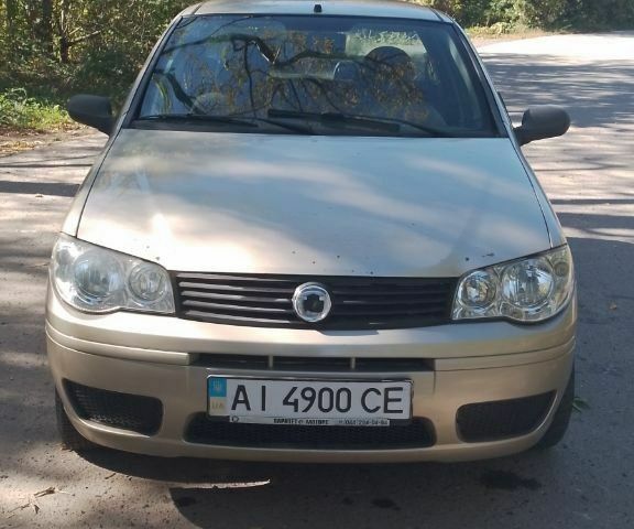 Сірий Фіат Альбеа, об'ємом двигуна 1.4 л та пробігом 200 тис. км за 1950 $, фото 1 на Automoto.ua