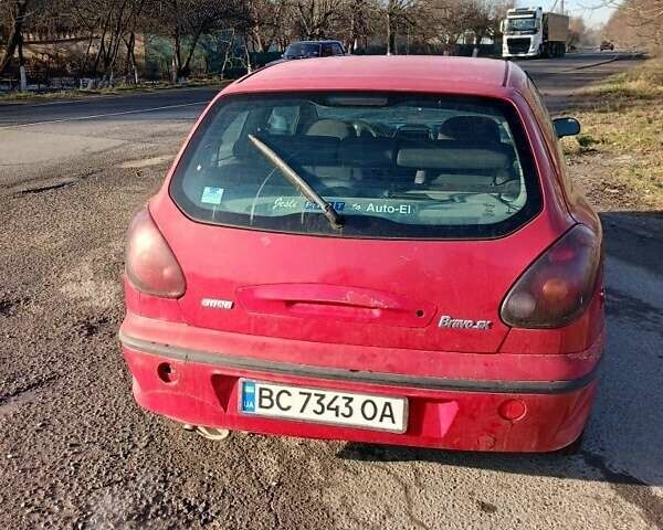Красный Фиат Брава, объемом двигателя 1.4 л и пробегом 198 тыс. км за 1050 $, фото 1 на Automoto.ua