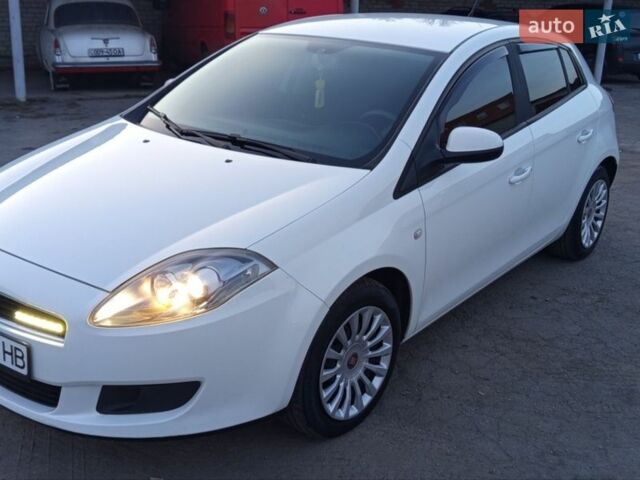 Білий Фіат Браво, об'ємом двигуна 1.37 л та пробігом 122 тис. км за 5000 $, фото 1 на Automoto.ua