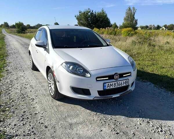 Белый Фиат Браво, объемом двигателя 1.4 л и пробегом 121 тыс. км за 5299 $, фото 1 на Automoto.ua