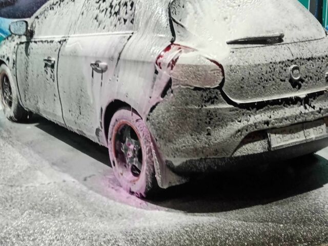 Черный Фиат Браво, объемом двигателя 1.4 л и пробегом 300 тыс. км за 3200 $, фото 1 на Automoto.ua