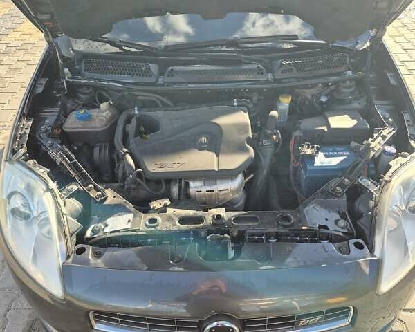 Серый Фиат Браво, объемом двигателя 1.4 л и пробегом 307 тыс. км за 4500 $, фото 1 на Automoto.ua