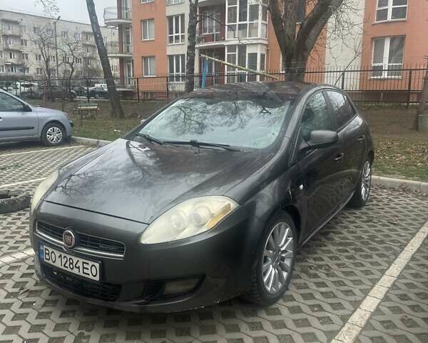 Серый Фиат Браво, объемом двигателя 1.9 л и пробегом 200 тыс. км за 4500 $, фото 1 на Automoto.ua