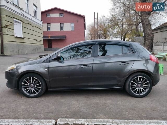 Серый Фиат Браво, объемом двигателя 1.4 л и пробегом 400 тыс. км за 5555 $, фото 1 на Automoto.ua