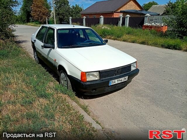 Белый Фиат Крома, объемом двигателя 2 л и пробегом 130 тыс. км за 650 $, фото 1 на Automoto.ua