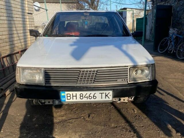 Белый Фиат Крома, объемом двигателя 2 л и пробегом 300 тыс. км за 900 $, фото 1 на Automoto.ua