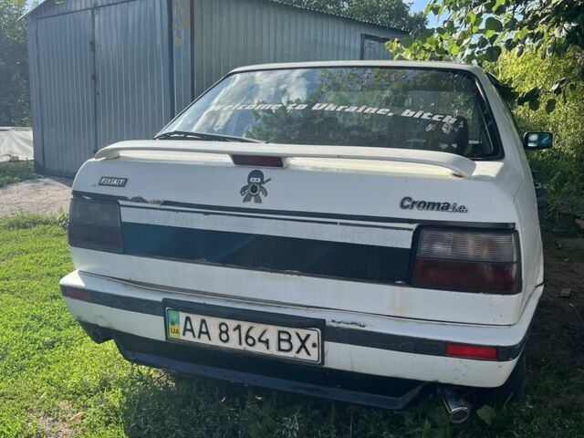 Белый Фиат Крома, объемом двигателя 2 л и пробегом 229 тыс. км за 899 $, фото 1 на Automoto.ua