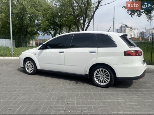 Белый Фиат Крома, объемом двигателя 1.9 л и пробегом 227 тыс. км за 4200 $, фото 1 на Automoto.ua