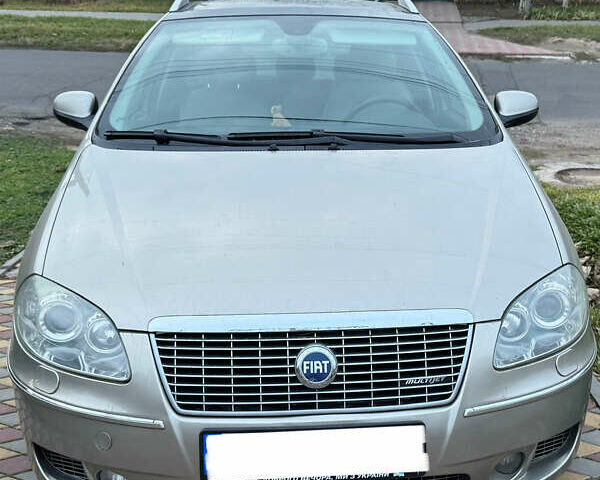 Бежевый Фиат Крома, объемом двигателя 2.4 л и пробегом 180 тыс. км за 6000 $, фото 1 на Automoto.ua