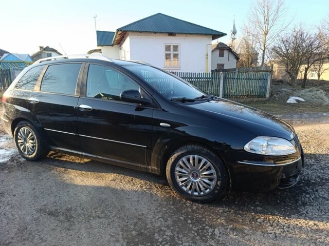 Черный Фиат Крома, объемом двигателя 1.9 л и пробегом 252 тыс. км за 4499 $, фото 1 на Automoto.ua