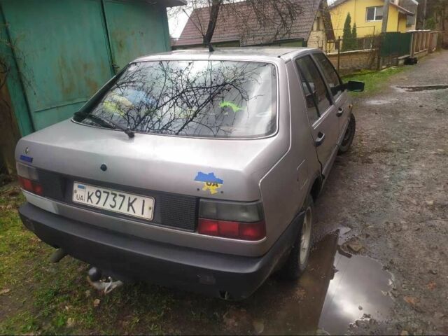 Серый Фиат Крома, объемом двигателя 2 л и пробегом 200 тыс. км за 1136 $, фото 1 на Automoto.ua