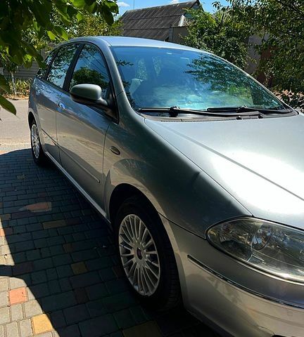 Серый Фиат Крома, объемом двигателя 1.9 л и пробегом 19000 тыс. км за 4500 $, фото 1 на Automoto.ua