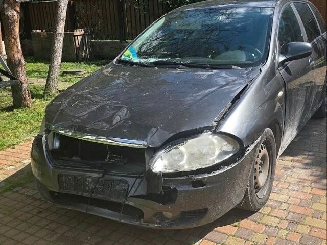 Сірий Фіат Croma, об'ємом двигуна 1.9 л та пробігом 300 тис. км за 2229 $, фото 1 на Automoto.ua
