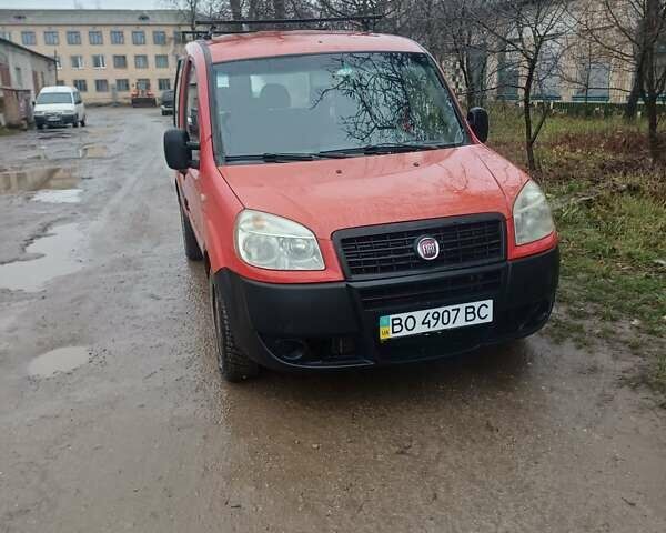 Красный Фиат Добло Панорама, объемом двигателя 1.37 л и пробегом 302 тыс. км за 2650 $, фото 1 на Automoto.ua