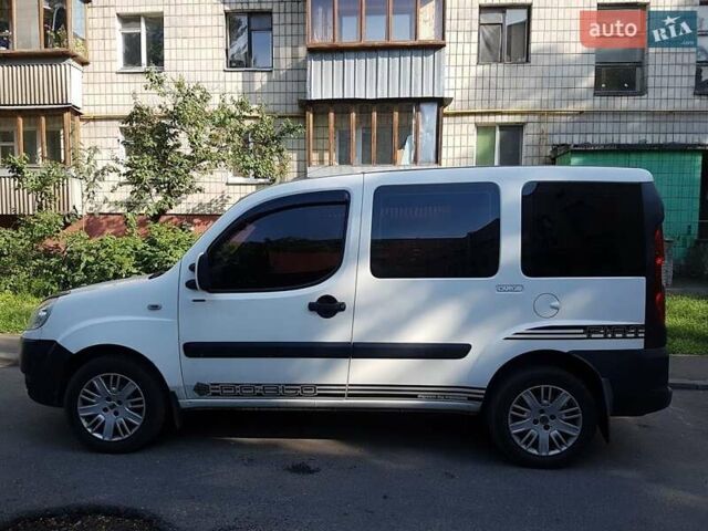 Белый Фиат Добло груз., объемом двигателя 1.9 л и пробегом 318 тыс. км за 6000 $, фото 1 на Automoto.ua