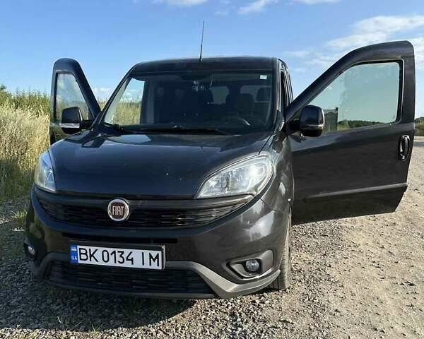 Серый Фиат Добло груз., объемом двигателя 2 л и пробегом 160 тыс. км за 10100 $, фото 1 на Automoto.ua