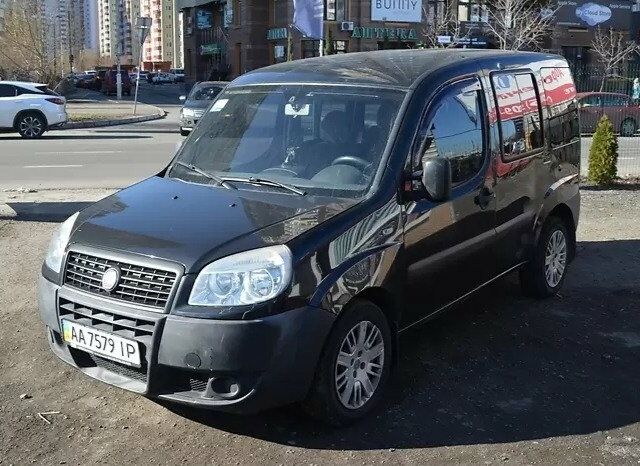Чорний Фіат Добло пас., об'ємом двигуна 1.6 л та пробігом 213 тис. км за 6398 $, фото 1 на Automoto.ua