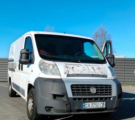 Белый Фиат Дукато, объемом двигателя 2.3 л и пробегом 259 тыс. км за 6400 $, фото 1 на Automoto.ua