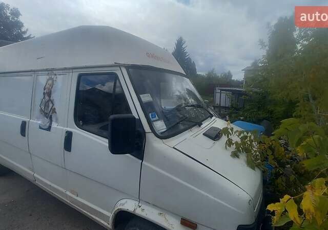 Белый Фиат Дукато, объемом двигателя 2.5 л и пробегом 400 тыс. км за 1950 $, фото 1 на Automoto.ua