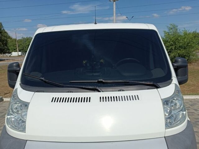 Белый Фиат Дукато, объемом двигателя 2.2 л и пробегом 300 тыс. км за 7999 $, фото 1 на Automoto.ua