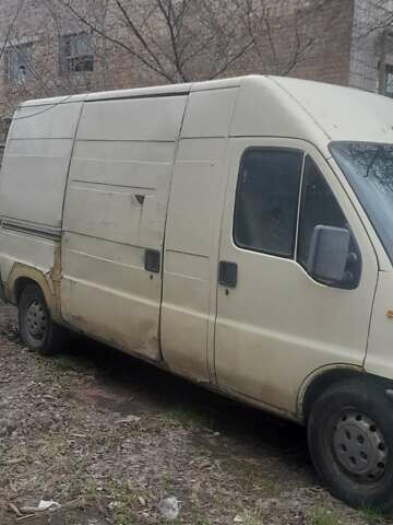Желтый Фиат Дукато, объемом двигателя 2.5 л и пробегом 398 тыс. км за 600 $, фото 1 на Automoto.ua