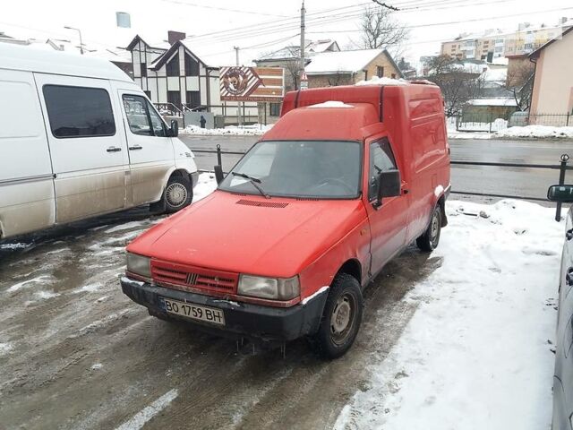 Червоний Фіат Fiorino Cargo, об'ємом двигуна 1.4 л та пробігом 300 тис. км за 1050 $, фото 1 на Automoto.ua