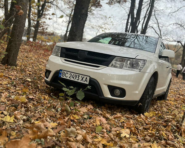 Белый Фиат Фримонт, объемом двигателя 1.96 л и пробегом 260 тыс. км за 13000 $, фото 1 на Automoto.ua