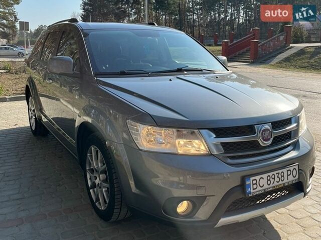 Серый Фиат Фримонт, объемом двигателя 1.96 л и пробегом 254 тыс. км за 11000 $, фото 1 на Automoto.ua