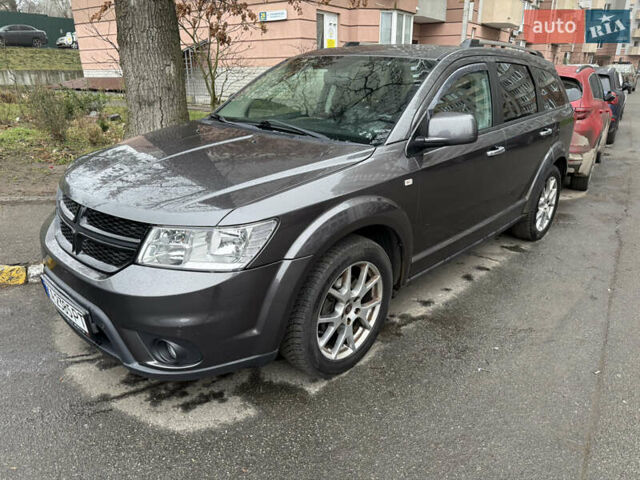 Серый Фиат Фримонт, объемом двигателя 1.96 л и пробегом 250 тыс. км за 11500 $, фото 1 на Automoto.ua