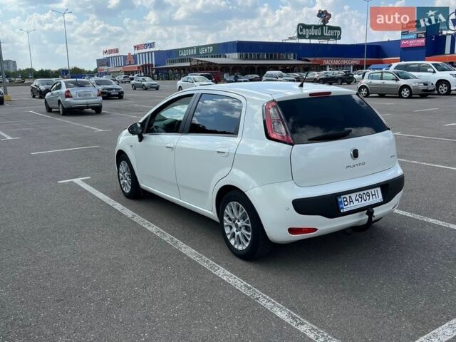 Белый Фиат Гранде Пунто, объемом двигателя 1.37 л и пробегом 188 тыс. км за 4900 $, фото 1 на Automoto.ua