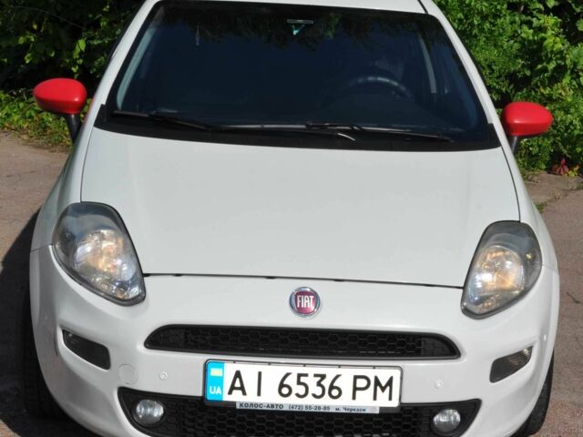 Белый Фиат Гранде Пунто, объемом двигателя 1.4 л и пробегом 195 тыс. км за 5400 $, фото 1 на Automoto.ua
