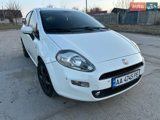 Білий Фіат Гранде Пунто, об'ємом двигуна 1.37 л та пробігом 108 тис. км за 4800 $, фото 1 на Automoto.ua