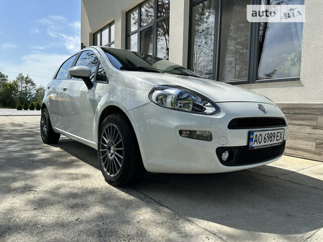 Білий Фіат Гранде Пунто, об'ємом двигуна 1.37 л та пробігом 63 тис. км за 6500 $, фото 1 на Automoto.ua