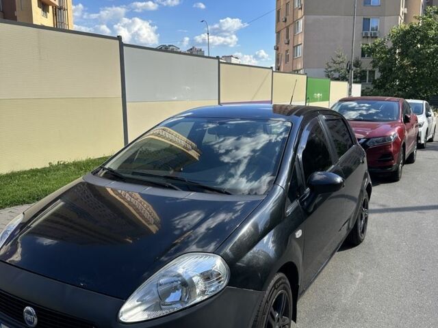 Черный Фиат Гранде Пунто, объемом двигателя 1.4 л и пробегом 193 тыс. км за 3890 $, фото 1 на Automoto.ua